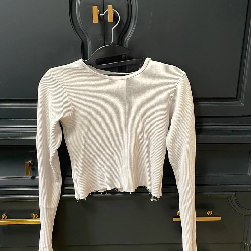 J. GALT ONE SIZE FITS ALL along sleeve crop top